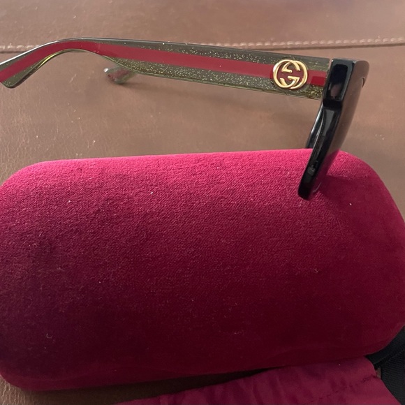 Gucci authentic Black Women's Sunglasses with Gold interlocking G accents. - Picture 9 of 12